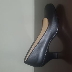 New 2.5in black leather Soft Spot heel